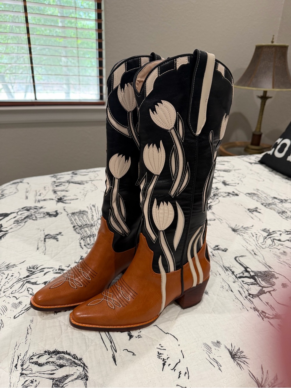 *New In Box* Two-Tone Tan & Black Tulip Western Heeled Boots